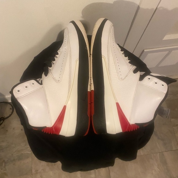 Air Jordan 2 Retro Chicago fits ladies size 9.5 - Picture 3 of 8